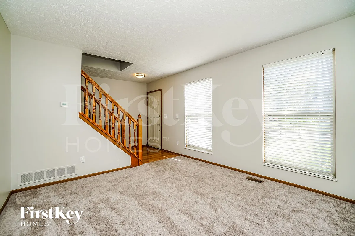 Building Photo - 5856 Oldenburgh Way