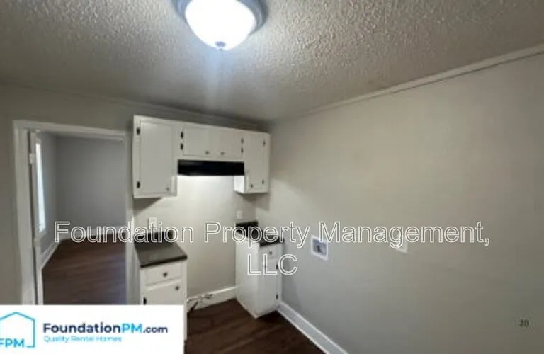 1596 Barton St — Photo 4