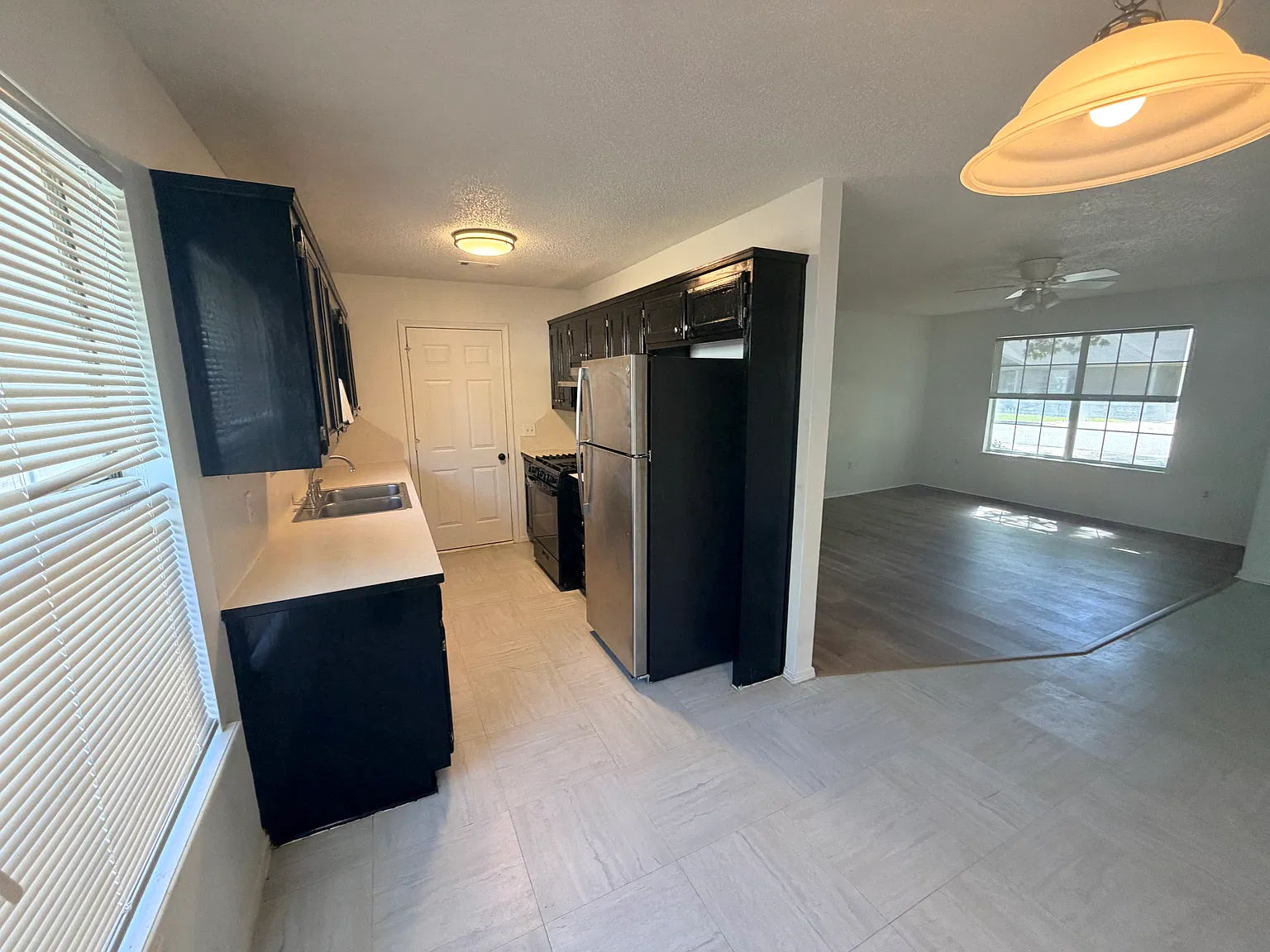 3 bed, 1300 sqft, $1,525 — Photo 4