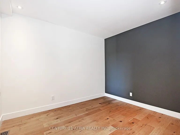 10 Palmerston Ave — Photo 28