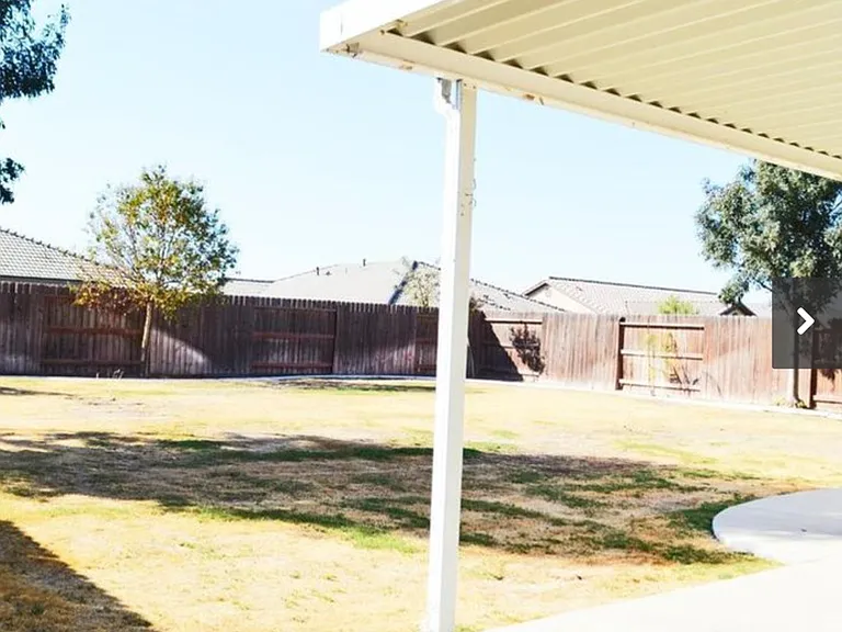 9415 Sleepy Hollow Ln — Photo 13