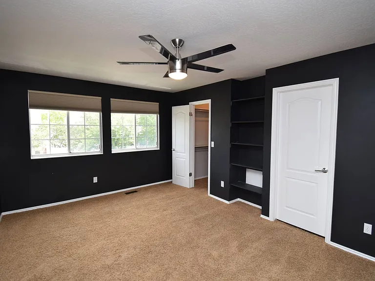 572 E Thatcher Way — Photo 8
