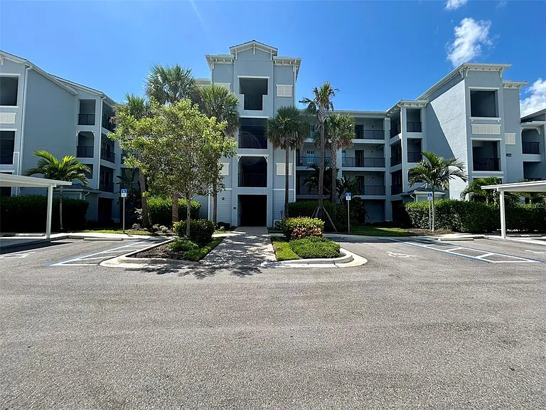 14121 Heritage Landing Blvd #736 — Photo 2