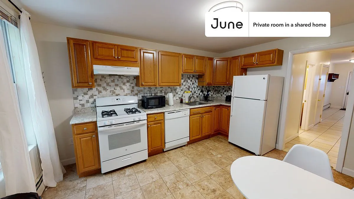 Full bedroom in 3 bed/1 bath home in Central Square (Cambridge) #1297 B — Photo 4
