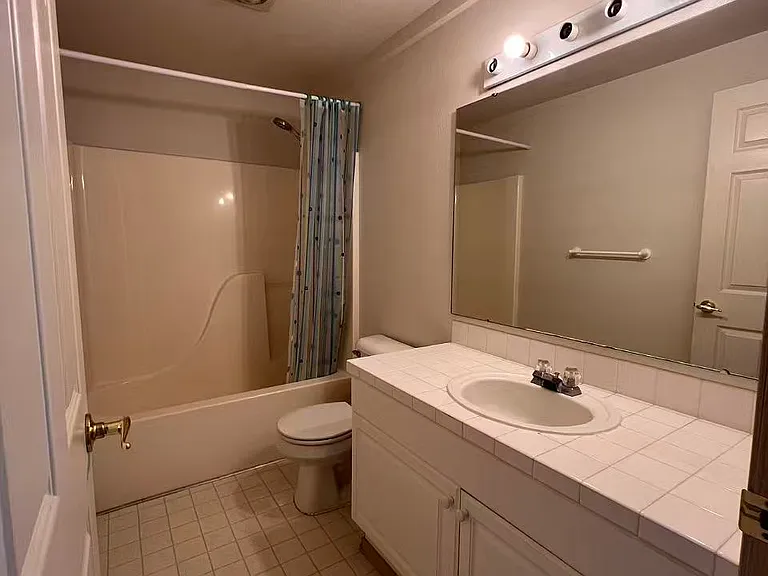 1160 Monroe Ave NE #D5 — Photo 11