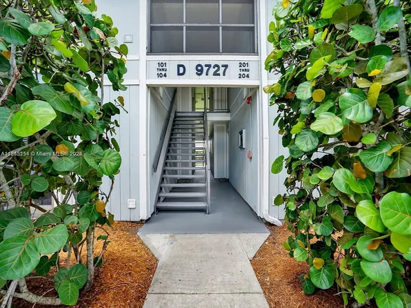 9727 Hammocks Blvd APT 201D, Miami, FL 33196