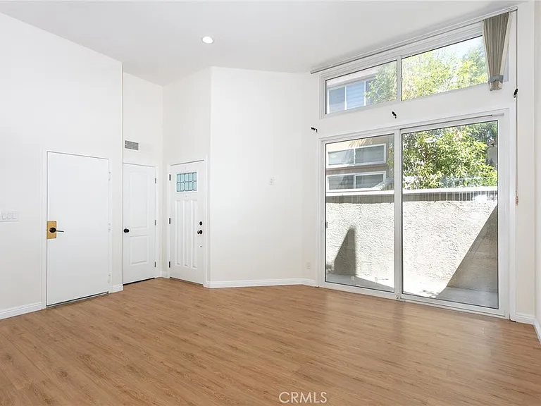21901 Lassen St #113 — Photo 4