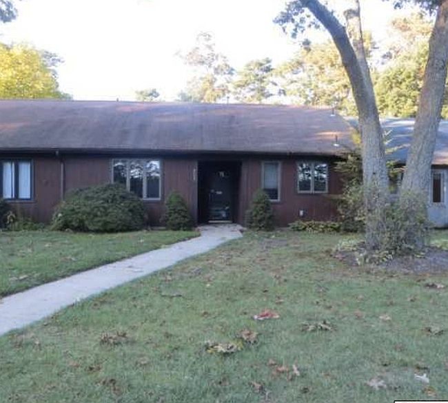 1st image of 203 Clipper Ct #3J
