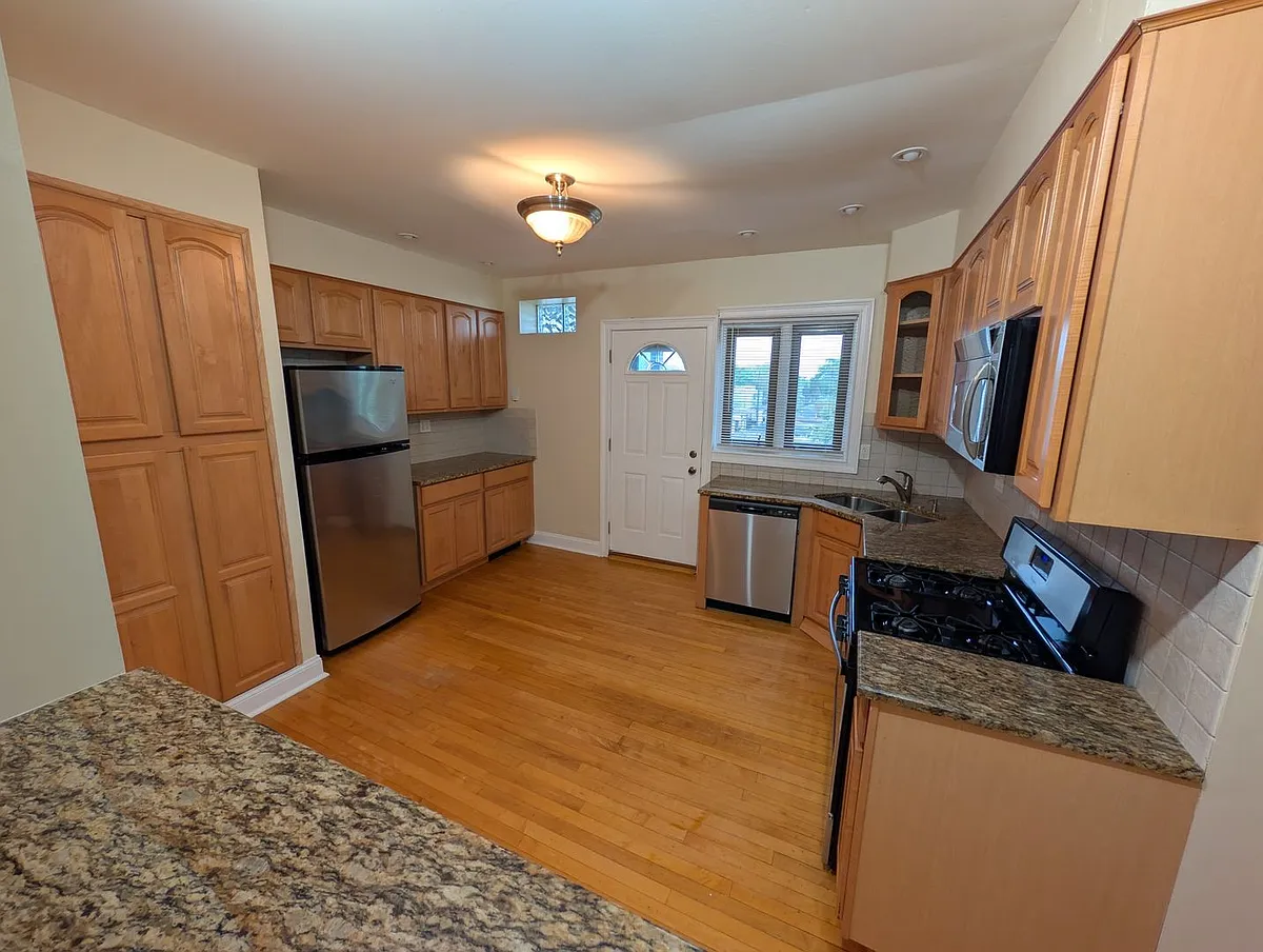 Building Photo - 4318 N Laramie Ave #3