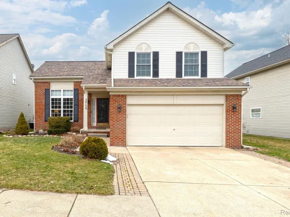 3013 Talon Cir, Lake Orion, MI 48360