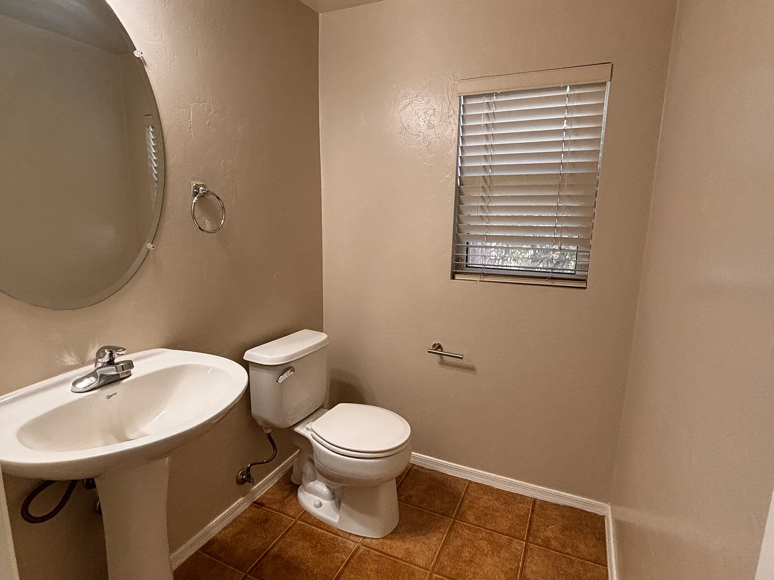 3 bed, 2.5 bath, 1552 sqft, $1,800 — Photo 4