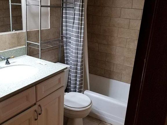 5th image of 4121 N Kilbourn Ave APT 1