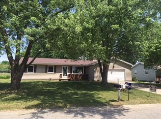313 Farmstead Ln, Lansing, MI 48917