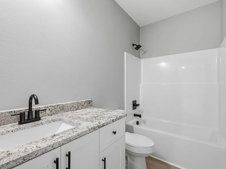 717 Burton St — Photo 16