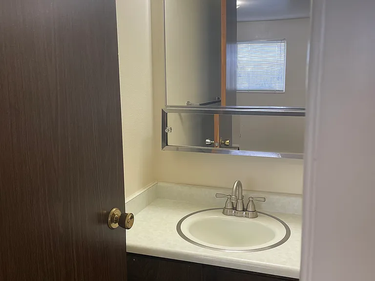 618 N Main St — Photo 5