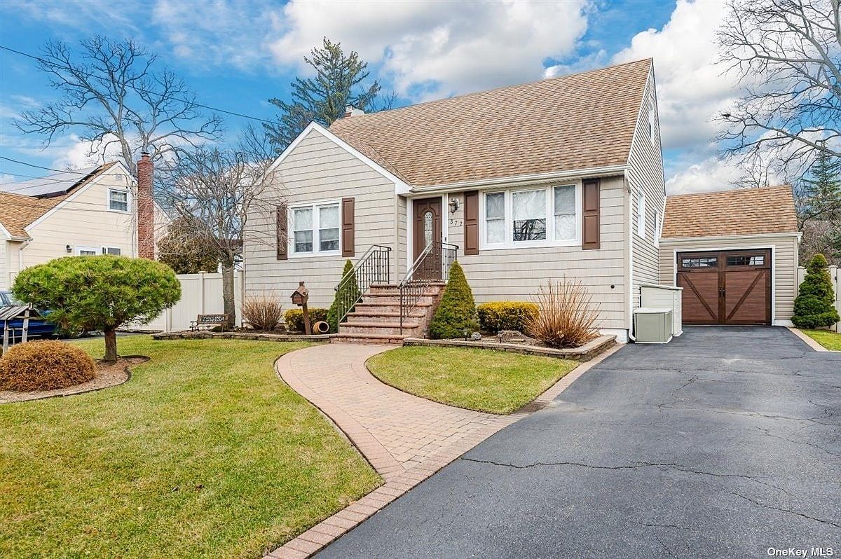 372 N 5th Street, Lindenhurst, NY 11757 Zillow