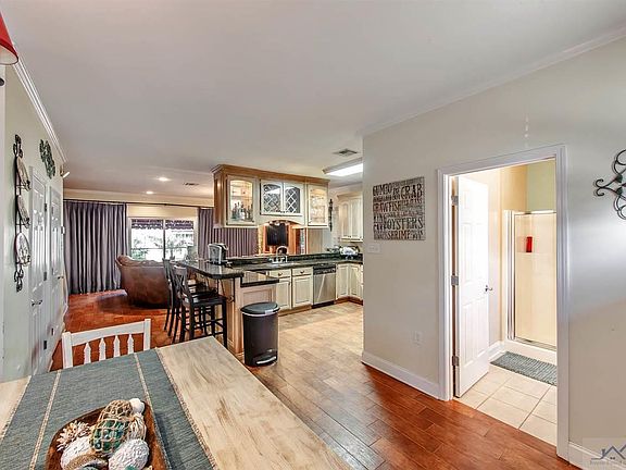 5th image of 3031 Barrow St APT 8