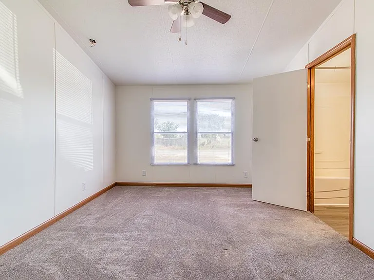 102 W Sagebrush St — Photo 5