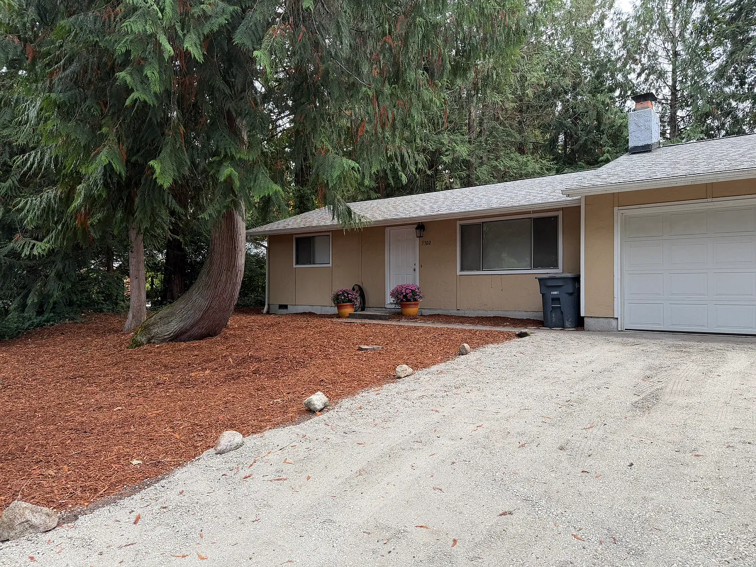 2 bed, 800 sqft, $2,050 — Photo 1