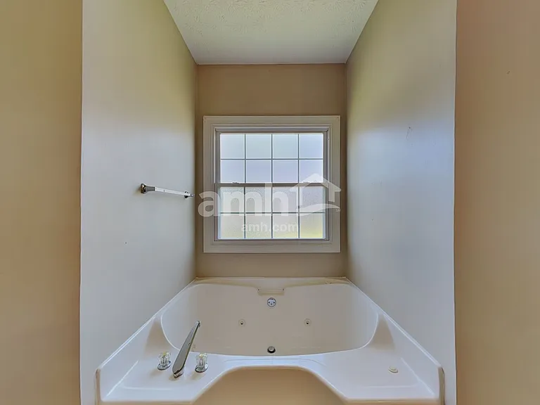 136 Spring Meadows Ave — Photo 12