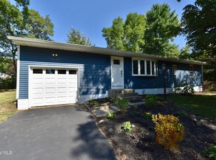 31 Cambridge Dr, Halfmoon, NY 12065