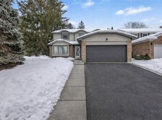 19 Fieldgate St, Hamilton, ON L9H 6N3