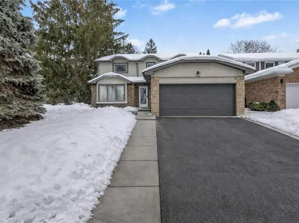 19 Fieldgate St, Hamilton, ON L9H 6N3