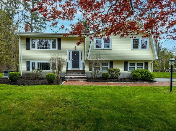 4 Plain St, Medfield, MA 02052