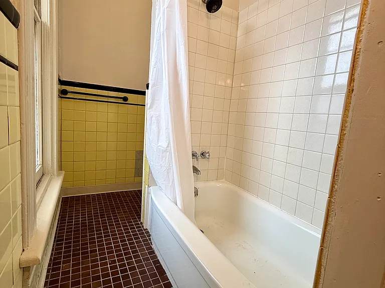 625 Niagara St #3 — Photo 9