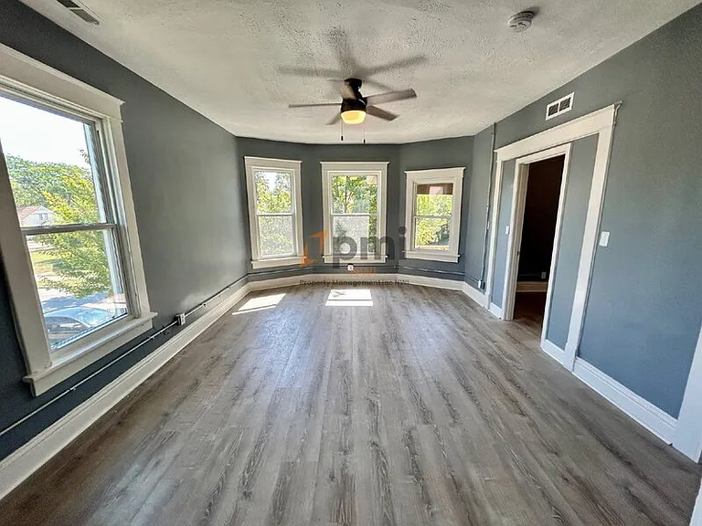 416 E 9th St #2 — Photo 5