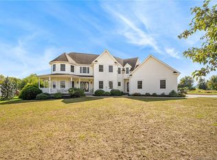 34 Farmstead Ln, Suffield, CT 06078