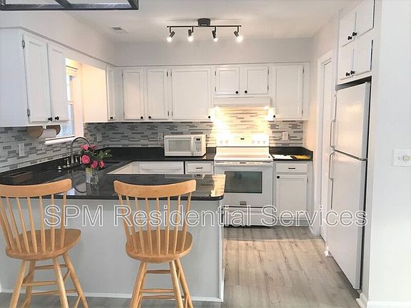 3rd image of 4633 Weybridge Ln