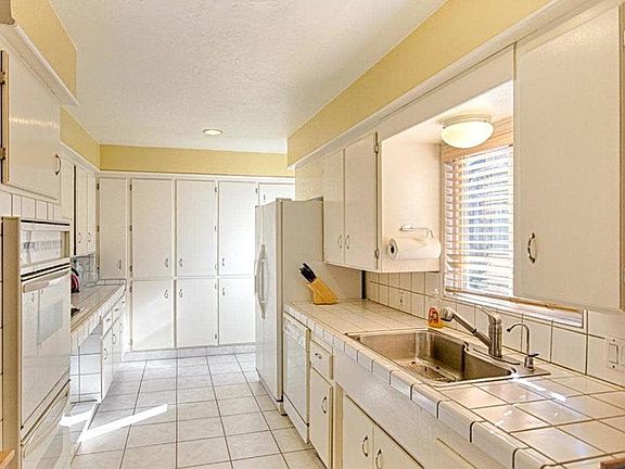 3rd image of 2728 Daubenbiss Ave