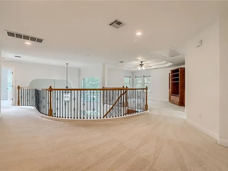 9909 Pickfair Dr — Photo 4