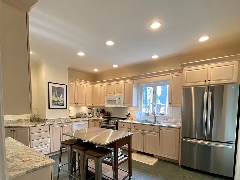 8 Morton Ave — Photo 5