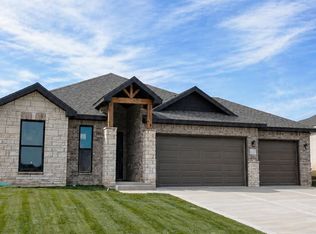18435 W 195th Ter, Spring Hill, KS 66083