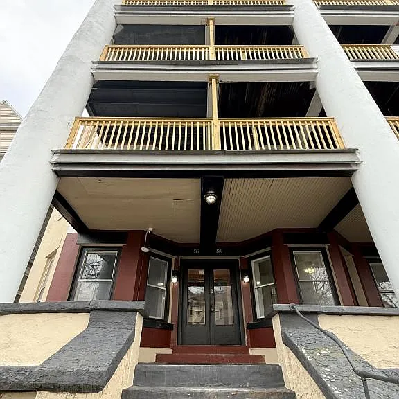 316 Taylor Ave #4 — Photo 2