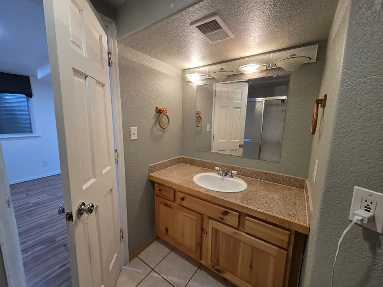 815 S Leyden St — Photo 10