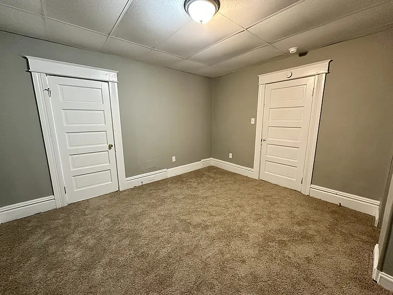 6820 Division Ave — Photo 3
