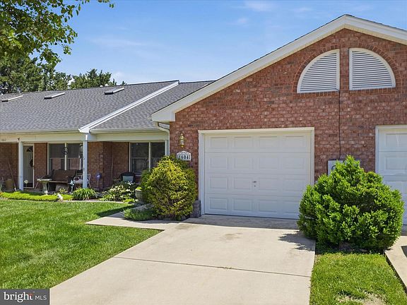 2nd image of 1604 Langley Dr