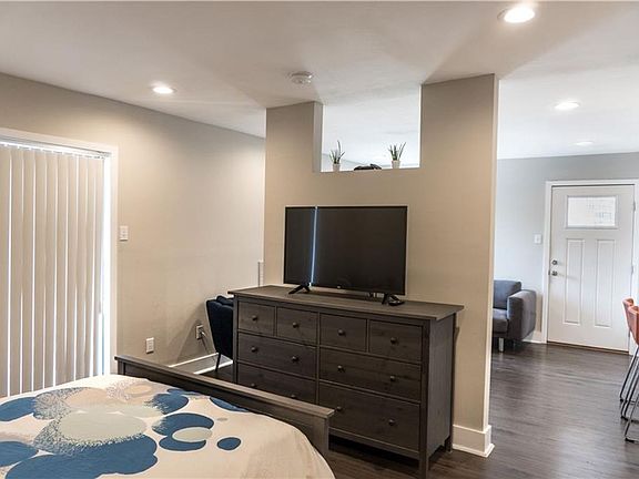 4th image of 935 La Posada Dr Unit 151