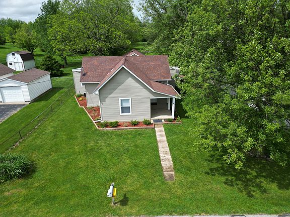 2nd image of 44 W County Road 1000 S