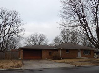 1206 Mayfair Dr, Janesville, WI 53545