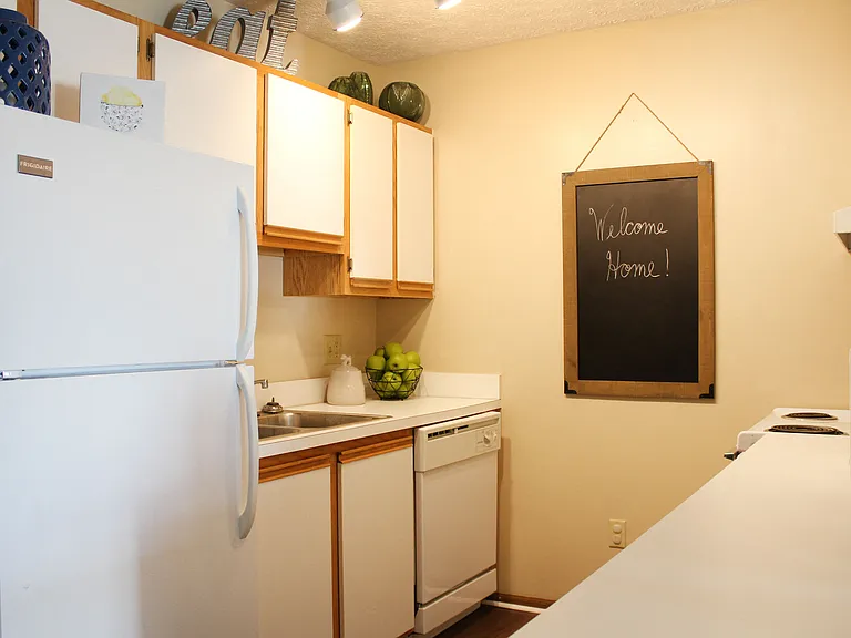 Wyndemere Apartments — Photo 26