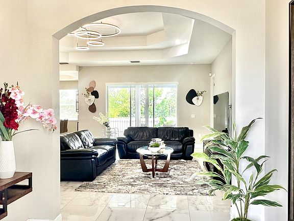 4th image of 3900 SW 21st St Street SW