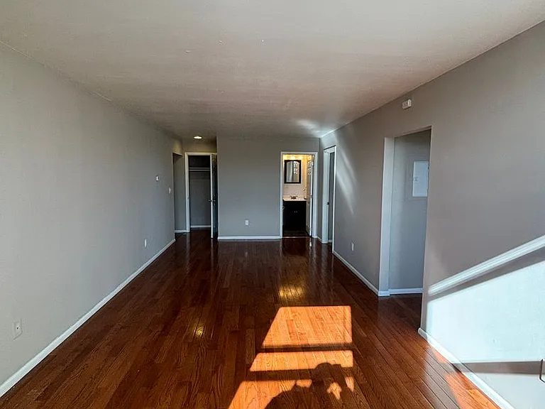 321 Monroe St — Photo 7