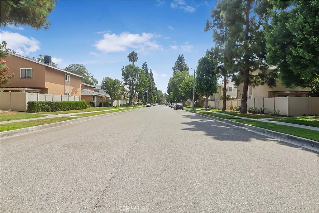 2 bed, 1.5 bath, 853 sqft, $2,995 — Photo 3