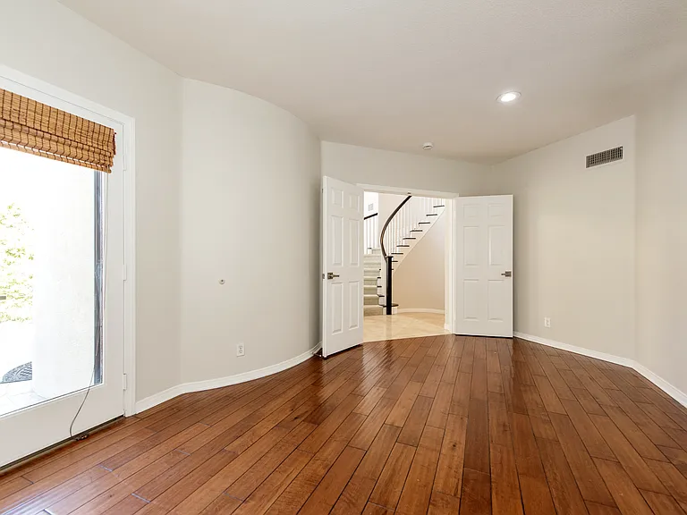 6 Westchester Ct — Photo 32