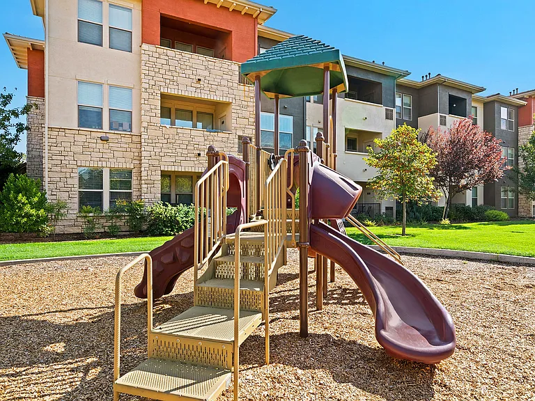 Quinn Crossing Apartments — Photo 16