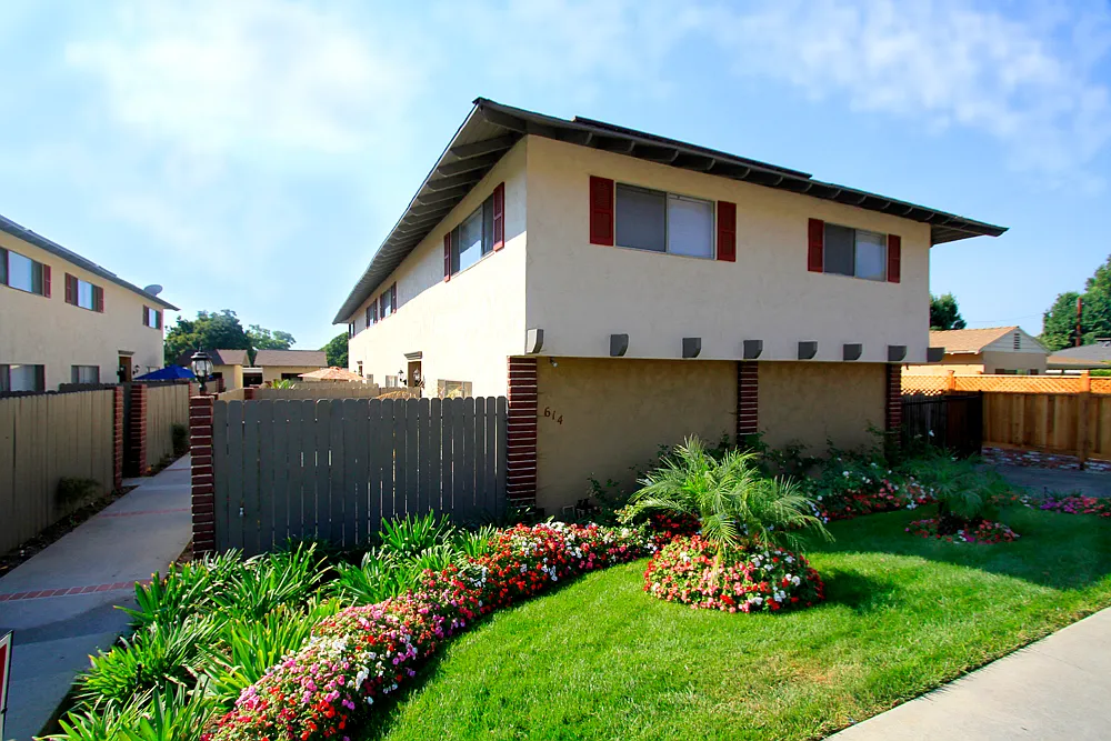 2 bed, 1.5 bath, 1200 sqft, $2,795 — Photo 1
